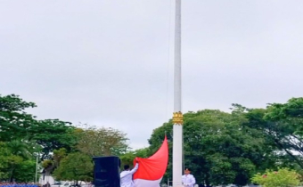Upacara memperingati Hari Jadi Pemerintah Kota (Pemkot) Palangka Raya ke-61 Tahun 2026 di Halaman Kantor Walikota Palangka Raya, Rabu (17/06/2026)