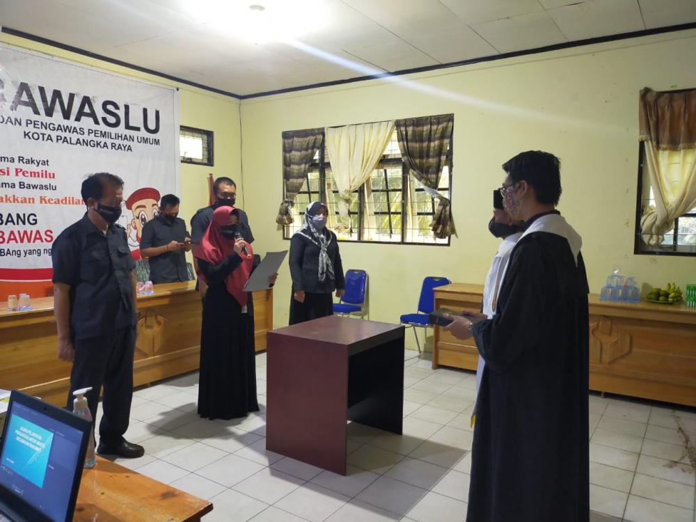 Ketua Bawaslu Lantik PAW Panwascam Rakumpit