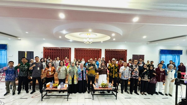 Kegiatan Forum Literasi Keterbukaan Informasi Publik Pengawasan Pemilu dan Pemilihan di Aula Universitas PGRI Palangka Raya