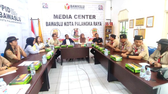 Kunjungan dari Kwartir Cabang Gerakan Pramuka Kota Palangka Raya ke Bawaslu Kota Palangka Raya