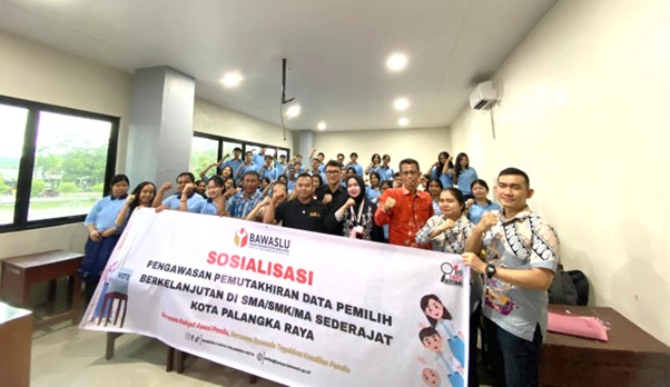 Sosialisasi tentang pemilih pemula di SMA Katolik St. Petrus Kanisius (14/11/2025)