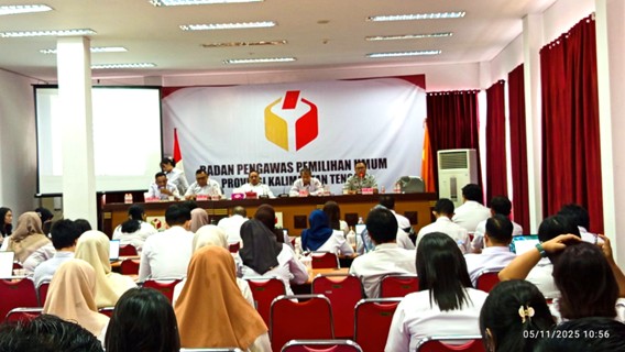 Rapat dalam kantor (RDK) di Bawaslu Provinsi Kalimantan Tengah dalam rangka membahas langkah-langkah strategis akhir tahun terkait pengelolaan keuangan, Rabu (05/11/2025)
