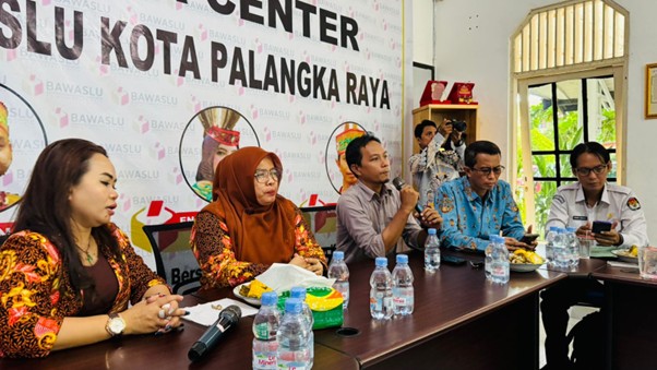 Rapat Dalam Kantor membahas Data Pemutakhiran bersama KPU Kota Palangka Raya, Kamis (13/11/2025)