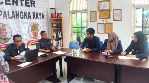 Bawaslu menerima kunjungan dari Mahasiswa Fakultas Hukum Universitas Muhammadiyah Palangkaraya (UMPR), Senin (01/12/2025)