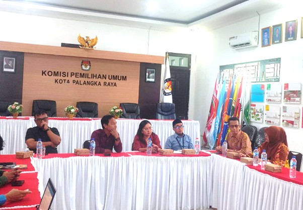 Bawaslu Palangka Raya Hadiri Undangan KPU Untuk Sinkronisasi Data Uji Petik PDPB, Kamis (04/12/2025)