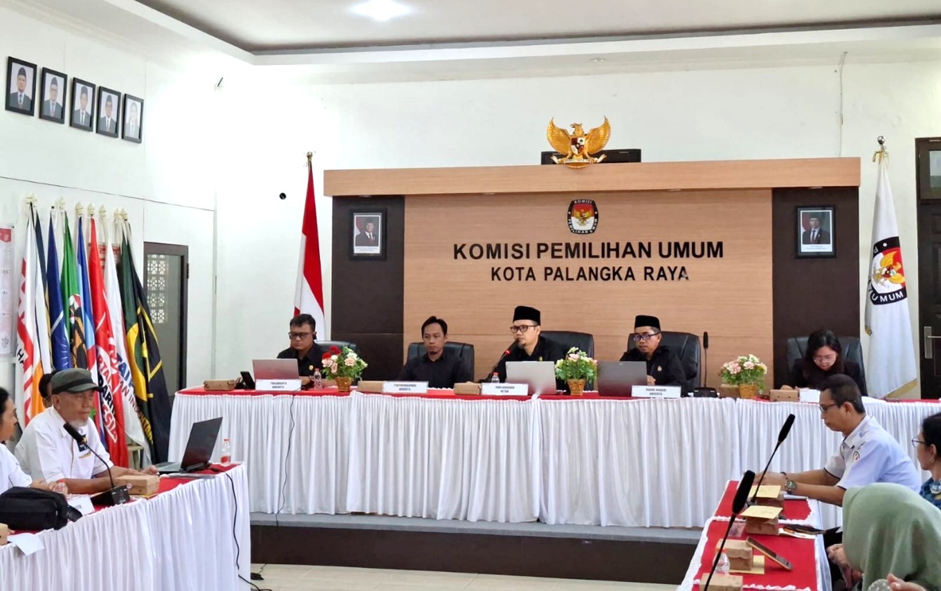Bawaslu Kota Palangka Raya menghadiri Kegiatan Sosialisasi Dan Penyampaian Informasi yang diselenggarakan oleh KPU Kota Palangka Raya, Rabu (17/12)