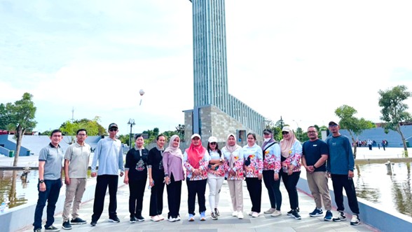 Bawaslu Kota Palangka Raya melaksanakan program Jumat Sehati dan Jumpa Berlian di Area Bundaran Besar Palangka Raya, Jumat (9/01/2026)