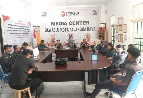 Rapat Internal terkait arahan Bawaslu RI dan optimalisasi kinerja pegawai, Senin (12/01/2026)