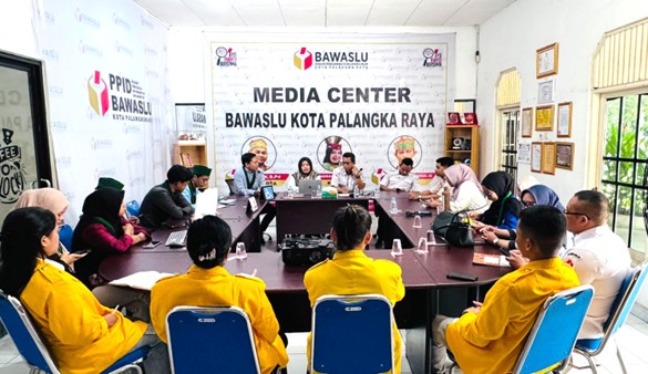 Bawaslu Kota Palangka Raya menggelar kegiatan Konsolidasi Demokrasi bersama Himpunan Mahasiswa Islam (HMI) dan Korps HMI-Wati (KOHATI) Palangka Raya, Rabu (11/02)