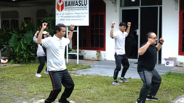 Bawaslu Kota Palangka Raya kembali menggelar agenda rutin mingguan Jumat Sehati, Jumat (06/02)