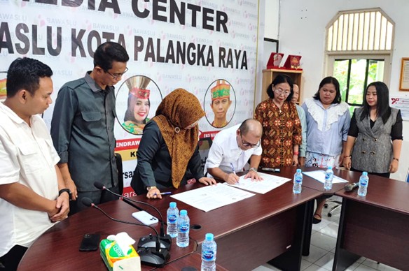 Penandatanganan Perjanjian Kerja Sama (PKS) antara Bawaslu Kota Palangka Raya dengan Sekolah Tinggi Ilmu Hukum (STIH) Tambun Bungai, (Selasa, 3/03/2026)