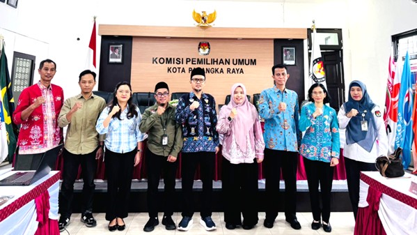 Rapat Pleno Terbuka Rekapitulasi dan Penetapan Data Pemilih Berkelanjutan (PDPB) Triwulan I Tahun 2026 di Ruang Aula RPP KPU Kota Palangka Raya, Kamis (02/04/2026)