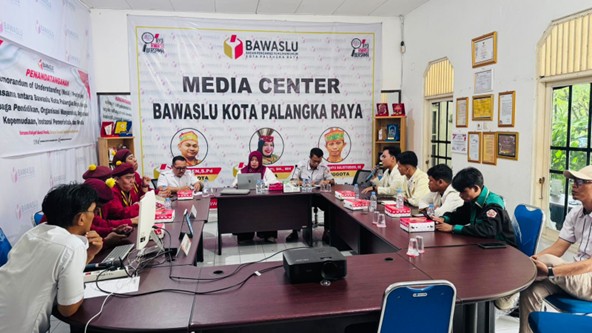 Konsolidasi Demokrasi antara Bawaslu Kota Palangka Raya bersama PMKRI dan KMHDI, Rabu (22/04/2026)