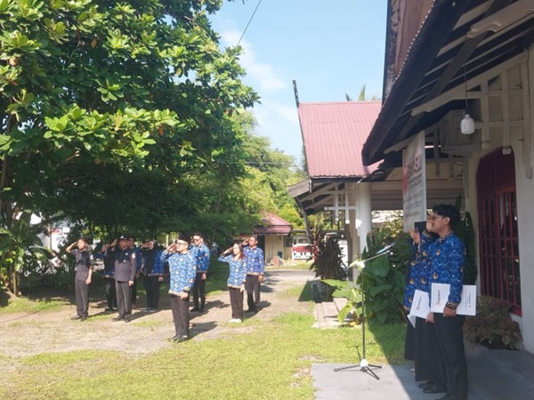 Upacara Peringatan Hari Lahir Pancasila Tahun 2026 di halaman kantor Bawaslu Kota Palangka Raya, Senin (01/06/2026)