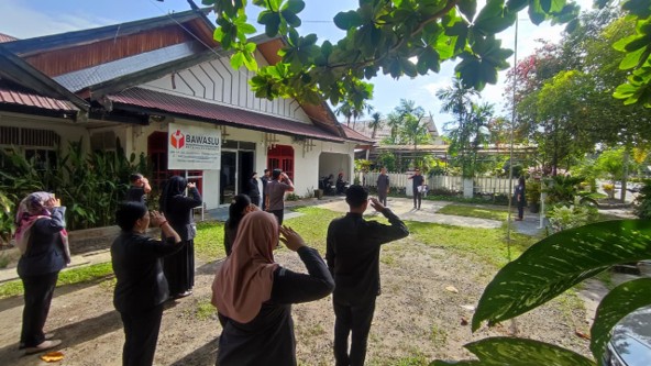 Apel rutin Senin pagi di halaman kantor Bawaslu Kota Palangka Raya, Senin (8/6/2026)