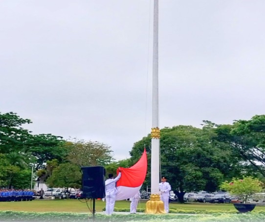 Upacara memperingati Hari Jadi Pemerintah Kota (Pemkot) Palangka Raya ke-61 Tahun 2026 di Halaman Kantor Walikota Palangka Raya, Rabu (17/06/2026)
