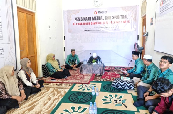 Kegiatan Pembinaan Mental dan Spiritual bagi seluruh jajaran Sekretariat Bawaslu Kota Palangka Raya, Kamis (23/07/2026)