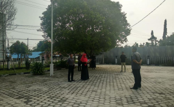 Upacara Memperingati Hari Pahlawan