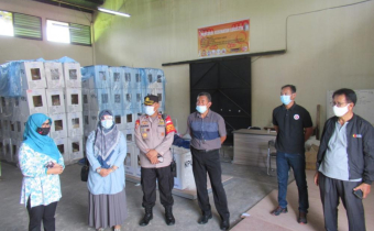 BAWASLU MELAKUKAN PENGAWASAN PEMBUKAAN KOTAK SUARA PEMILIHAN GUBERNUR DAN WAKIL GUBERNUR PROVINSI KALIMANTAN TENGAH TAHUN 2020