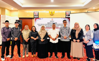 Ketua, Anggota, Koordinator Sekretariat beserta jajaran staf sekretariat melaksanakan kegiatan Evaluasi di Aquarius Boutique Hotel Palangka Raya