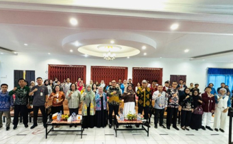Kegiatan Forum Literasi Keterbukaan Informasi Publik Pengawasan Pemilu dan Pemilihan di Aula Universitas PGRI Palangka Raya