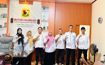 Audiensi dan koordinasi terkait data pemilih baru atau pemilih pemula yang telah berusia 17 tahun di SMAN 2 Palangka Raya