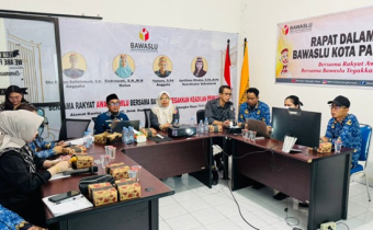 Rapat Dalam Kantor (RDK) terkait Pengawasan Pemutakhiran Data Pemilih Berkelanjutan (PDPB) di Aula Kantor Bawaslu Kota Palangka Raya, Selasa (28/10/2025)