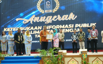 Bawaslu Kota Palangka Raya menerima penghargaan Anugerah Keterbukaan Informasi Publik Kalimantan Tengah tahun 2025 dari Komisi Informasi (KI) Provinsi Kalimantan Tengah, Selasa (25/11/2025)
