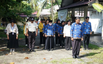 Upacara peringatan Hari Ulang Tahun (HUT) Ke-54 Korps Pegawai Republik Indonesia (KORPRI) Tahun 2025 di halaman kantor Bawaslu Kota Palangka Raya, Senin (01/12/2025)