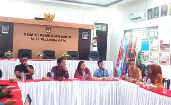 Bawaslu Palangka Raya Hadiri Undangan KPU Untuk Sinkronisasi Data Uji Petik PDPB, Kamis (04/12/2025)