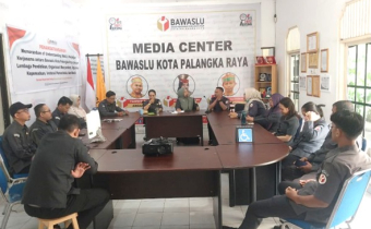 Rapat Internal terkait arahan Bawaslu RI dan optimalisasi kinerja pegawai, Senin (12/01/2026)