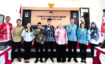 Rapat Pleno Terbuka Rekapitulasi dan Penetapan Data Pemilih Berkelanjutan (PDPB) Triwulan I Tahun 2026 di Ruang Aula RPP KPU Kota Palangka Raya, Kamis (02/04/2026)