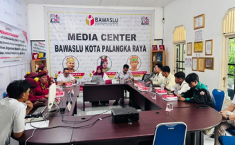 Konsolidasi Demokrasi antara Bawaslu Kota Palangka Raya bersama PMKRI dan KMHDI, Rabu (22/04/2026)