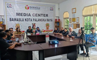 Rapat Koordinasi Peningkatan Standar Layanan Publik Penanganan Pelanggaran Pemilu yang diselenggarakan oleh Bawaslu Provinsi Kalimantan Tengah melalui Zoom Meeting, Senin (18/05/2026)