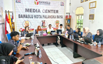 Kegiatan Rapat Dalam Kantor (RDK) bersama KPPN Palangka Raya dalam rangka pengelolaan administrasi keuangan di Aula Rapat Kantor Bawaslu Kota Palangka Raya, Senin (27/07/2026)