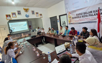 PERSIAPKAN PENDIDIKAN PENGAWAS PARTISIPATIF 2026, BAWASLU KOTA PALANGKA RAYA GELAR RAPAT INTERNAL DAN UNDANG 5 OKP